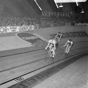 Finish zesdaagse wielrennen RAI Amsterdam. Winnend koppel Post (links) en Deloof, Bestanddeelnr 923-0903
