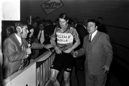 Finish zesdaagse wielrennen RAI Amsterdam. Winnend koppel Post (links) en Deloof, Bestanddeelnr 923-0897
