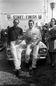 Finish Tulpenrallye, winnaars zijn Roger Clark (rechts) Jim Porter met Ford Esco, Bestanddeelnr 921-2848
