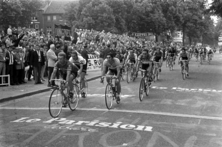 Finish van de 2e etappe in Maastricht 1e Julien Stevens, 2e Wil in het Veld, Bestanddeelnr 922-5882