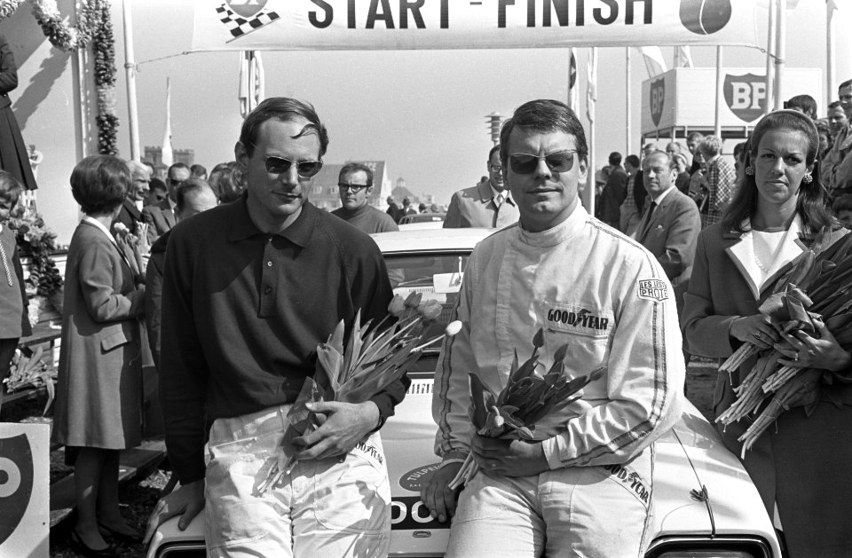 Finish Tulpenrallye, Roger Clark (rechts) en Jim Porter met Ford Escort, Bestanddeelnr 921-2855