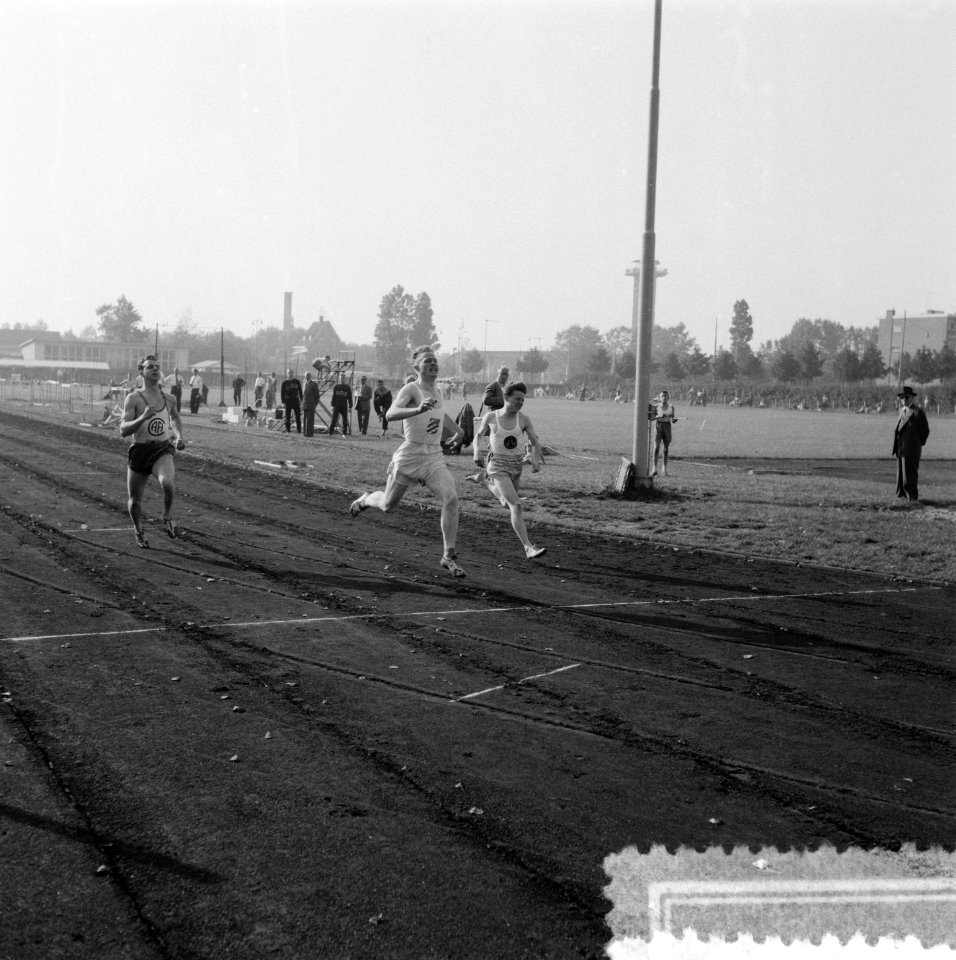 Finish 200 meter heren kampioenschap van Nederland te Rotterdam Eerste H de Wa, Bestanddeelnr 908-0193