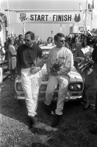 Finish Tulpenrallye, Roger Clark (rechts) en Jim Porter met Ford Escort, Bestanddeelnr 921-2850