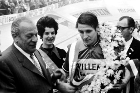 Finish zesdaagse wielrennen RAI Amsterdam. Winnend koppel Post (links) en Deloof, Bestanddeelnr 923-0898