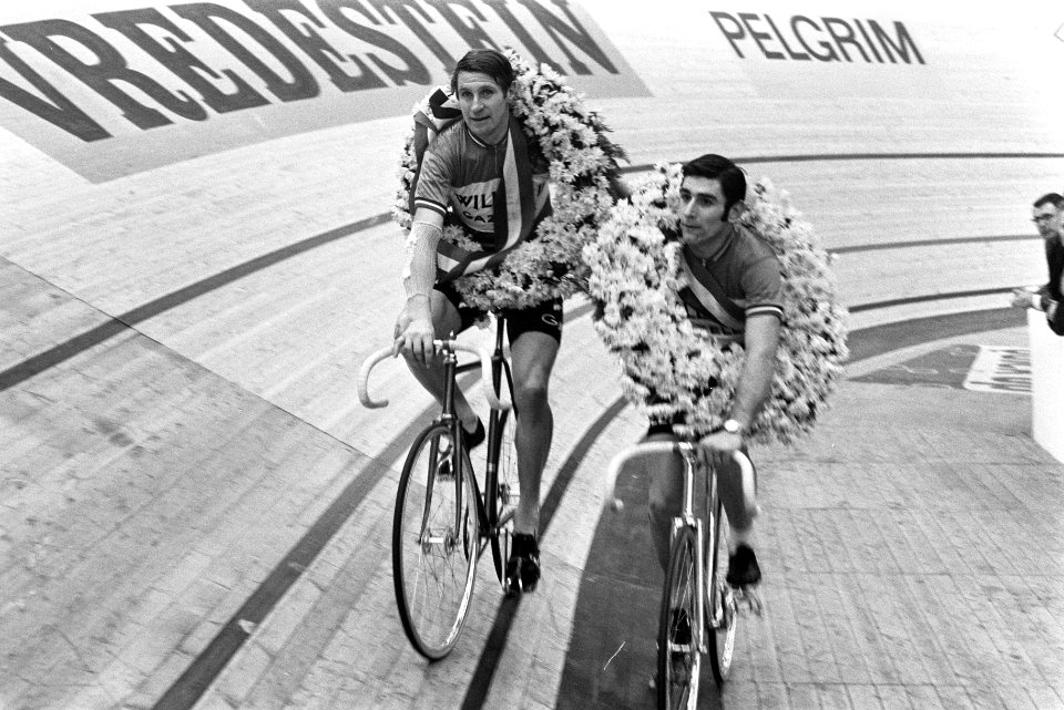 Finish zesdaagse wielrennen RAI Amsterdam. Winnend koppel Post (links) en Deloof, Bestanddeelnr 923-0896