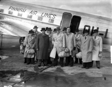 Finse schipbreukelingen per vliegtuig terug naar Finland, Bestanddeelnr 903-8260