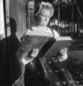 Finland, Helsinki, Finse vrouw in klederdracht, Bestanddeelnr 917-7249