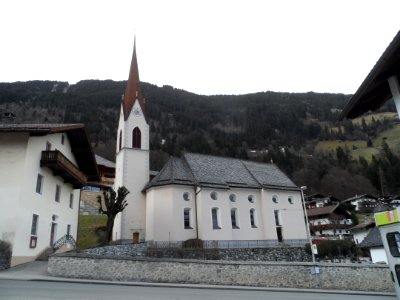 Finkenberg-Pfarrkirche-StLeonhard photo