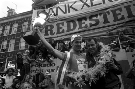 Finish Olympias Ronde van Nederland in Amsterdam, Fedor den Hertog en ploegleide, Bestanddeelnr 926-4169
