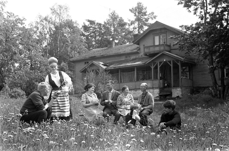 Finse boerenfamilie. Klederdracht van het Saïmaa-merendistrict, Bestanddeelnr 920-4700