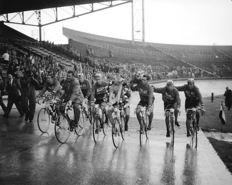 Finish ronde van Nederland in het Olympisch stadion te Amsterdam, winnende ploeg, Bestanddeelnr 909-6553