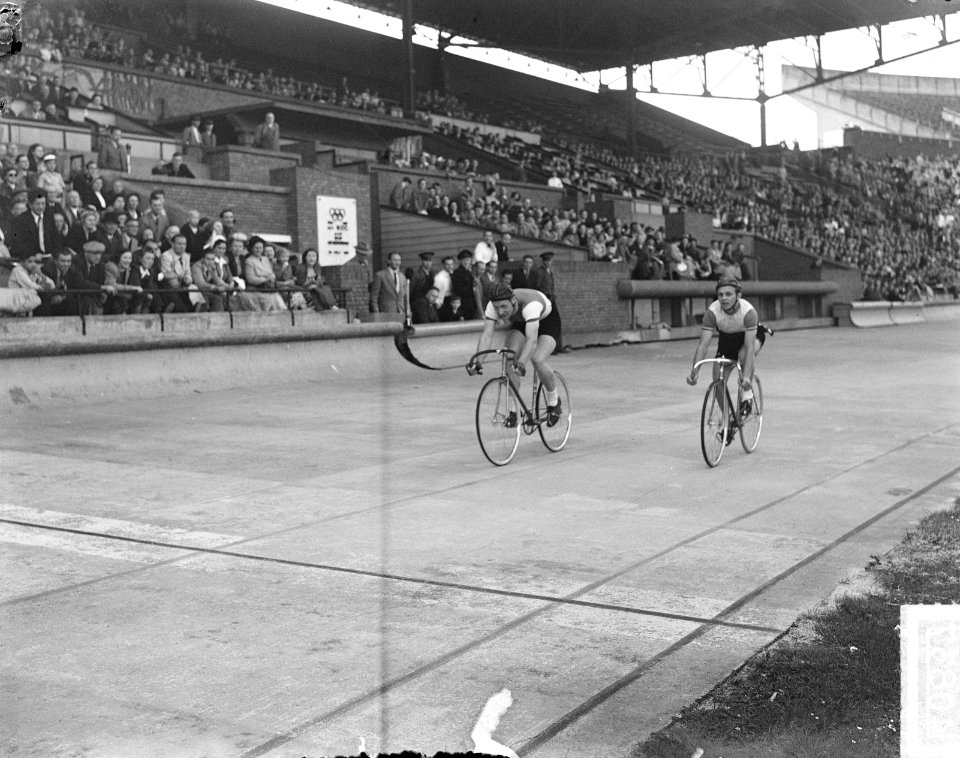Finish sprint amateurs Hijzelendom tegen Kleefstra, Bestanddeelnr 904-0837