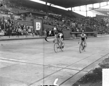 Finish sprint amateurs Hijzelendom tegen Kleefstra, Bestanddeelnr 904-0837