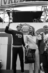 Finish Olympias Tour ( Amsterdam Noord ), etappewinnaar Joske Lamertink tijdens , Bestanddeelnr 929-7411