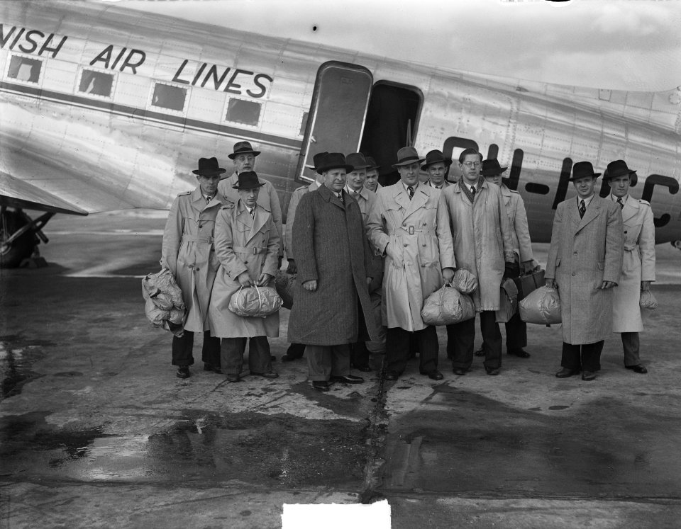 Finse schipbreukelingen per vliegtuig terug naar Finland, Bestanddeelnr 903-8261