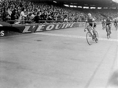 Finish Tour de France in het Parc des Prince in Parijs Finish laatste etappe, eerste Darrigade