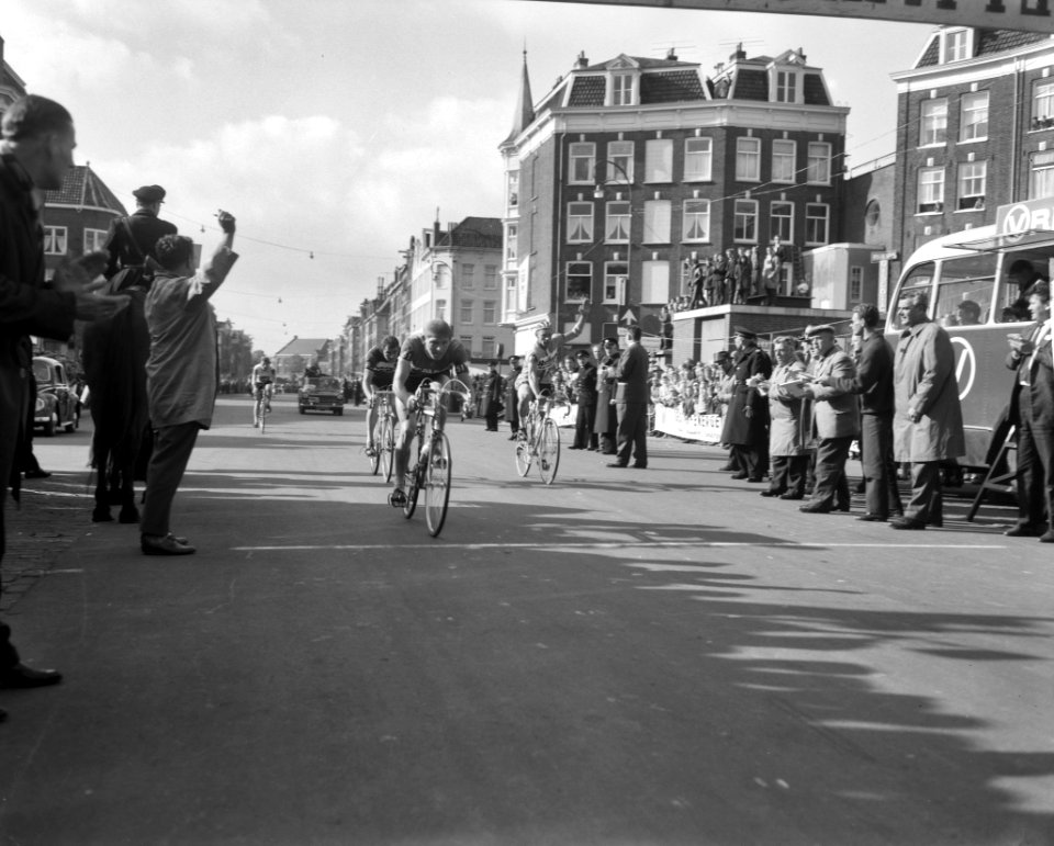 Finish Olympiatour Schuring en Biepvanger over de finish, Bestanddeelnr 913-9792