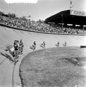 Finish Parijs. De Nederlandse ploeg (Wout Wagtmans, Hans Dekkers, Henk Faanhof, , Bestanddeelnr 905-2278
