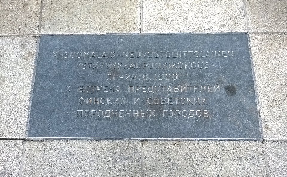 Finnish-Soviet Town twinning meeting plaque Oulu