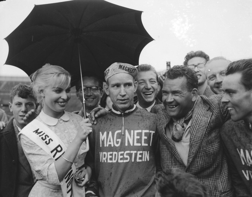 Finish ronde van Nederland in het Olympisch stadion te Amsterdam, Bestanddeelnr 909-6552