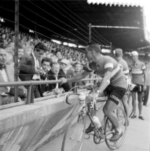 Finish Tour de France in het Parc des Prince in Parijs Wim van Est gefotografeer, Bestanddeelnr 908-7905
