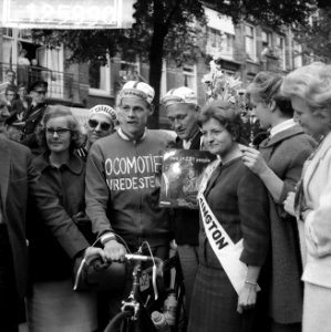 Finish Olympiatour in de Javastraat. Mik Snijder en Miss Remington, Bestanddeelnr 912-5990