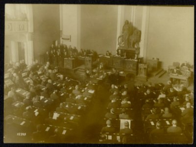 FINNLAND. Die Landtagssitzung am 9. Oktober 1918, in welcher der König gewählt w, Bestanddeelnr 158-0619