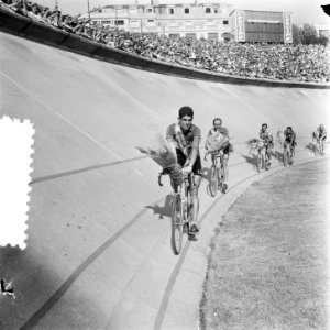 Finish Parijs. Ereronde van het Italiaanse team met winnaar Fausto Coppi (3e in , Bestanddeelnr 905-2281