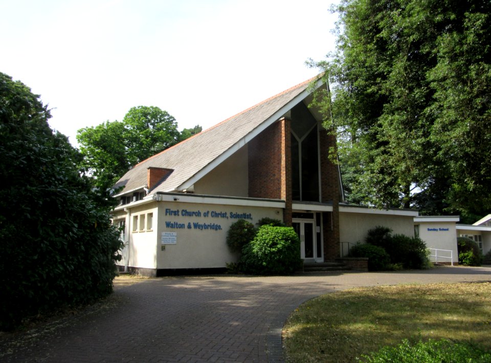 First Church of Christ, Scientist (Walton and Weybridge), Oatlands Drive, Oatlands, Weybridge (June 2015) (1)
