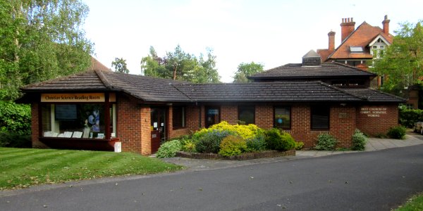 First Church of Christ, Scientist, Heathside Road, Woking (June 2015) (1)