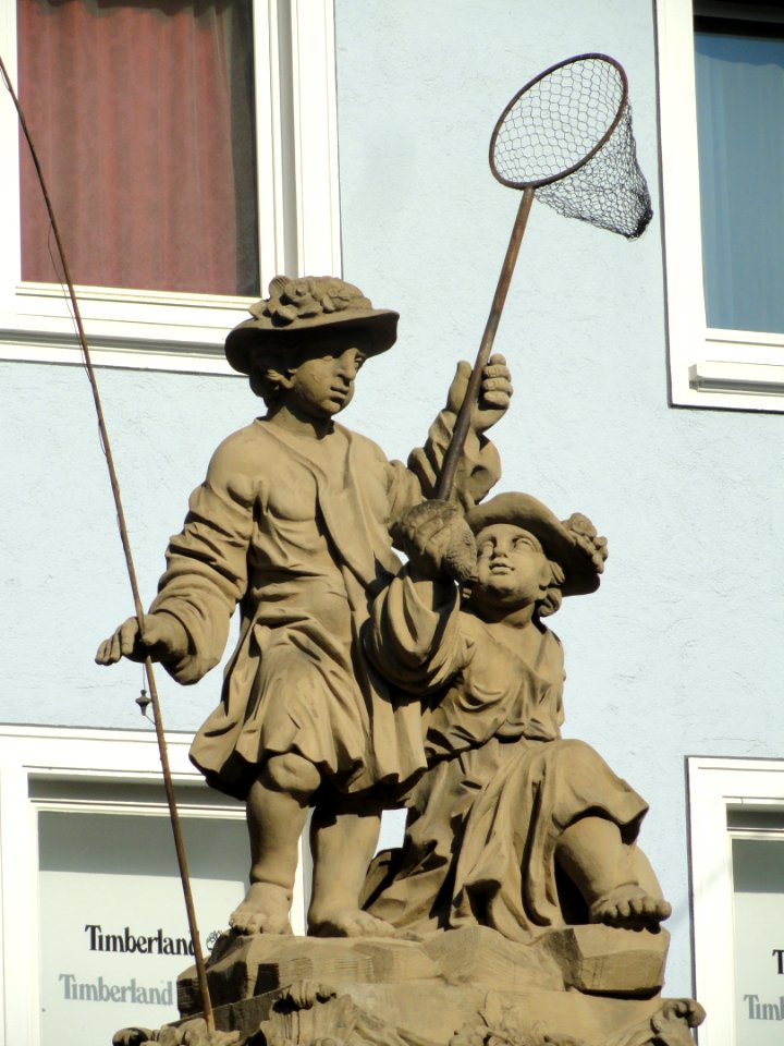 Fischerbrunnen (Würzburg) - DSC02948