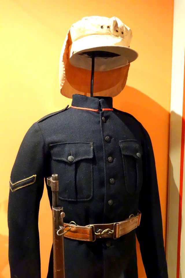 Field Dress Uniform, 103rd Regiment (Calgary Rifles), 1912, with Ross Mark II rifle - Glenbow Museum - DSC00573