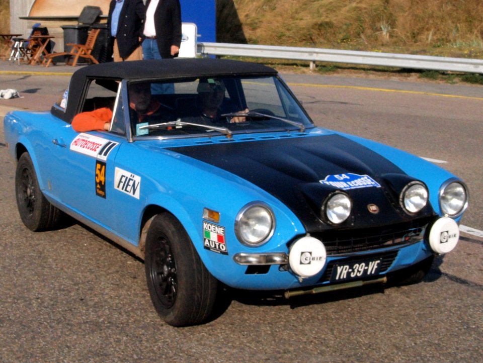 Fiat 124 Sport Spider 1600 US dutch licence registration YR-39-VF pic1