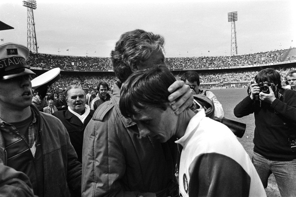 Feyenoord tegen PEC, met afscheid Johan Cruijff Cruijff neemt afscheid van tra, Bestanddeelnr 932-9662