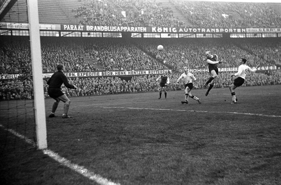 Feyenoord tegen NAC 5-1, Piet Kruiver kopt, Bestanddeelnr 917-0836