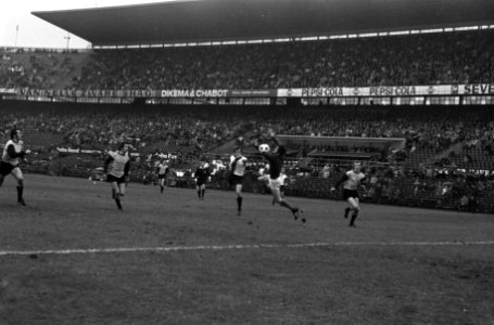 Feyenoord tegen NAC 3-1, Maiwald scoort tweede doelpunt v Feyenoord, NAC-keeper , Bestanddeelnr 925-2479