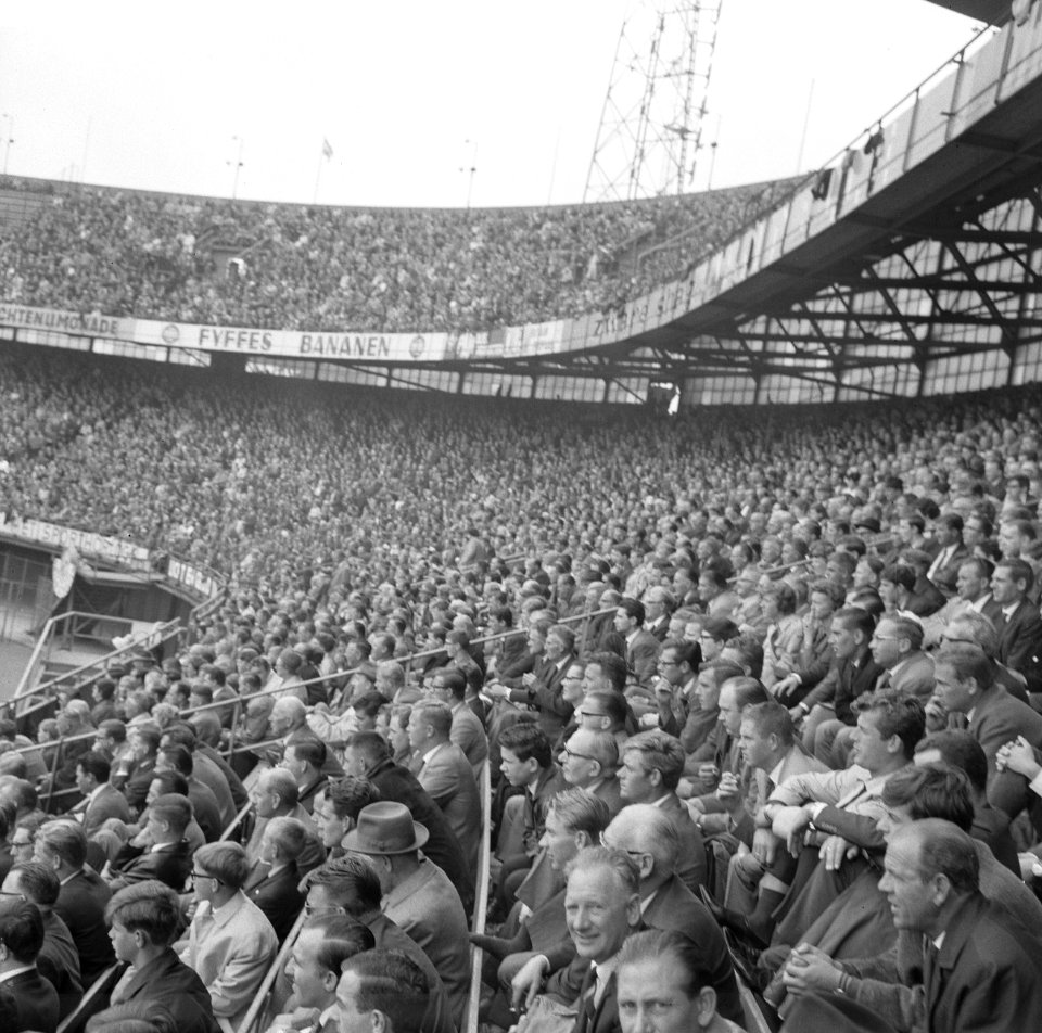 Feyenoord tegen PSV, enorme massa publiek in stadion, Bestanddeelnr 918-0945