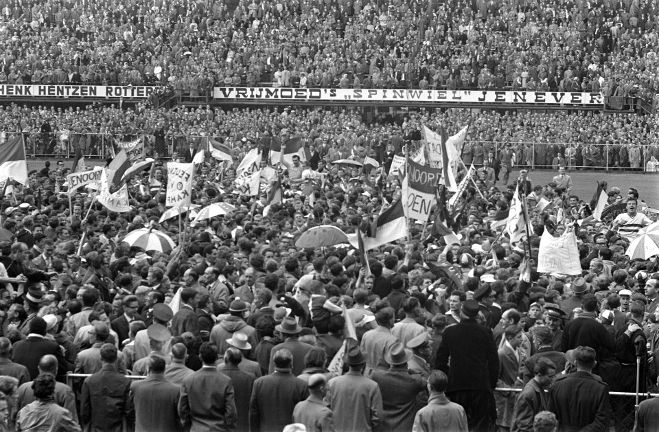 Feyenoord tegen Rapid Feyenoord kampioen Feestvreugde van Feyenoord, Bestanddeelnr 912-5293