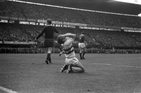Feyenoord tegen Rapid Feyenoord kampioen Bouwmeester toont teleurstelling, Bestanddeelnr 912-5290
