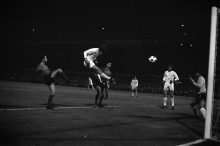 Feyenoord tegen Olympiakos 8-0, Europa Cup I , tweede doelpunt ( Van Hanegem ), Bestanddeelnr 924-9381