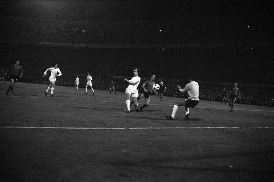 Feyenoord tegen Olympiakos 8-0, Europa Cup I , eerste doelpunt ( Van Maiwald ), Bestanddeelnr 924-9380
