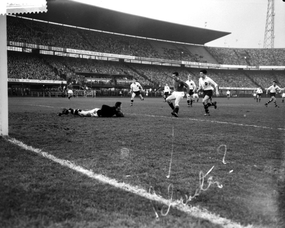 Feyenoord tegen NAC 1-1, Schouten in actie, Bestanddeelnr 910-9098