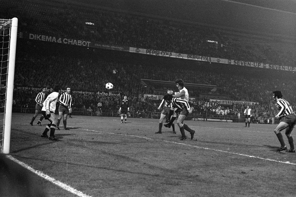 Feyenoord tegen OFK-Belgrado 4-3, Europacup III , Ladinsky scoort koppend 3-2, Bestanddeelnr 925-9763