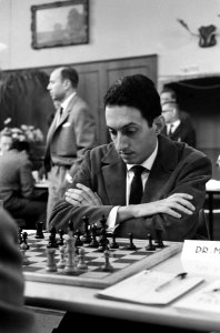 Fide schaaktoernooi 14-15 Dr Mazzoni , 16-17 Dr J M Aitken, Bestanddeelnr 915-5973
