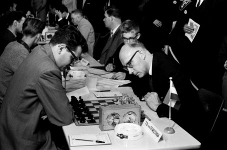 Fide schaaktoernooi 6-7 L G Philippe , van Scheltinga , 8-9 S Gligoric, Bestanddeelnr 915-5976
