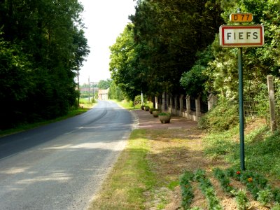 Fiefs (Pas-de-Calais) city limit sign