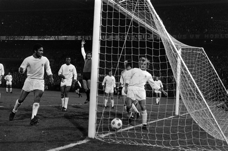 Feyenoord tegen Benfica 1-0, kwartfinale Europacup I Laseroms heeft 1-0 gescoo, Bestanddeelnr 925-4437