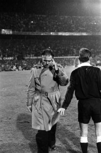 Feyenoord tegen Barcelona 0-0, Europacup nr 27 Michels verlaat het veld, Bestanddeelnr 927-5359