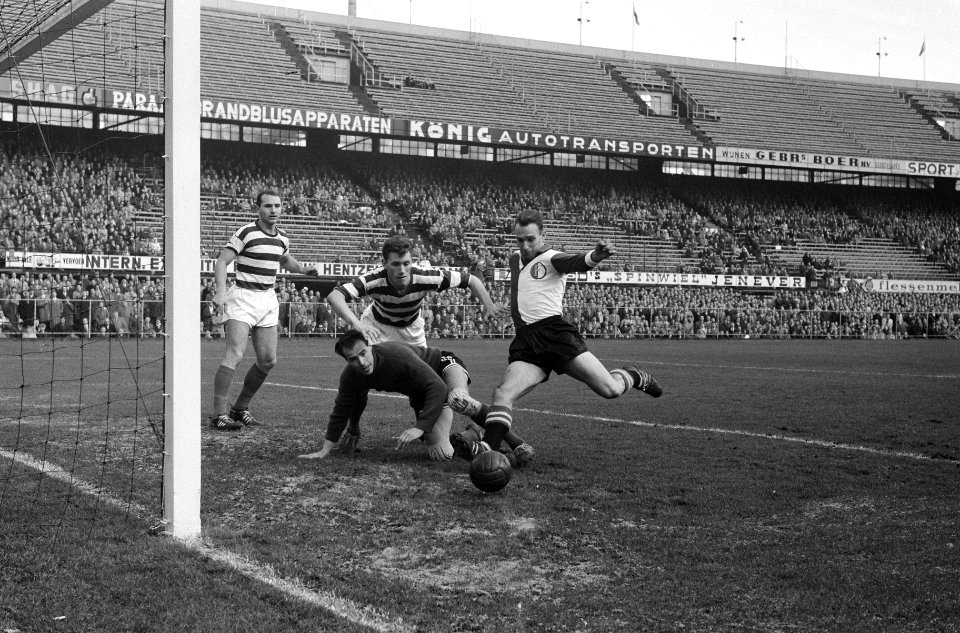 Feyenoord tegen Blauw-Wit 9-1 Roye, Petterson, Bennaards, Bestanddeelnr 913-1447
