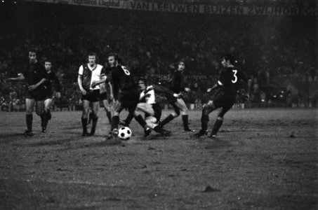 Feyenoord tegen Barcelona 0-0, Europacup vlnr Jansen Neeskens (Barcelona), , Bestanddeelnr 927-5354